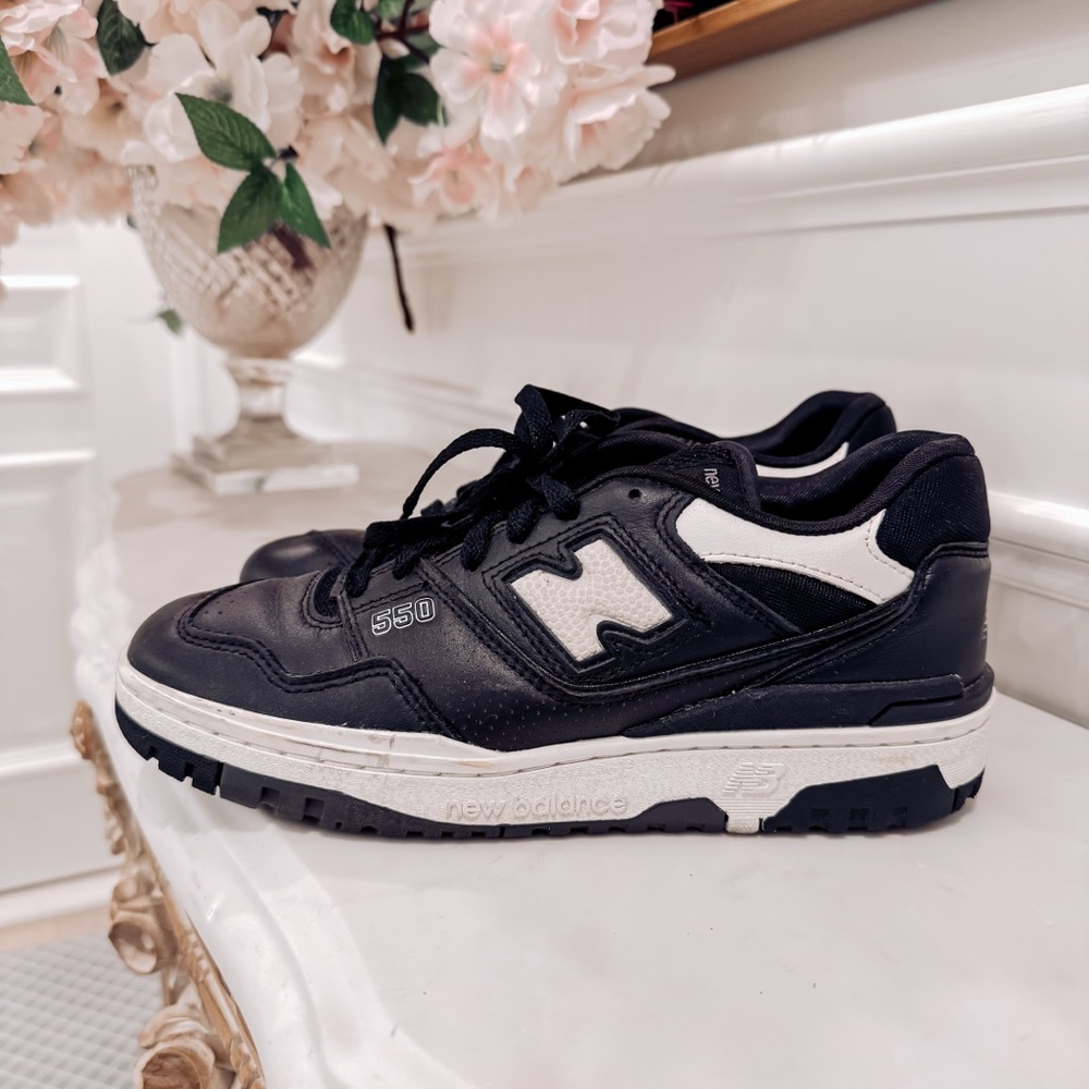 New Balance 550 Black and White sneakers sz 8.5